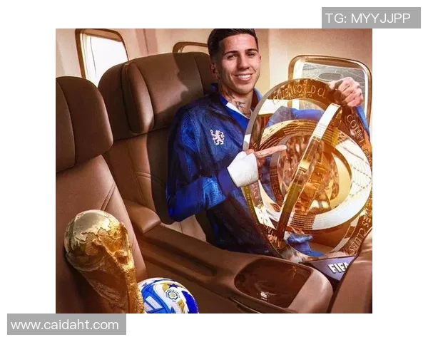 O形腿足球明星的逆袭之路与不屈精神的励志故事