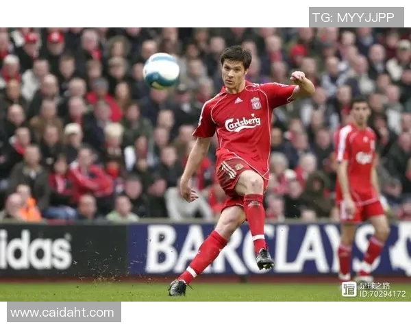 上海足球队防反战术分析及其在比赛中的得失表现探讨